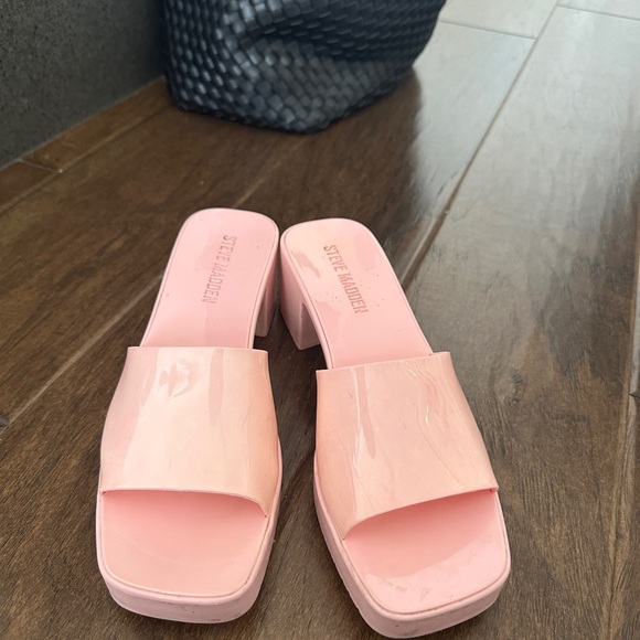 Pink Steve Madden rubber platform sandals - Picture 5 of 5